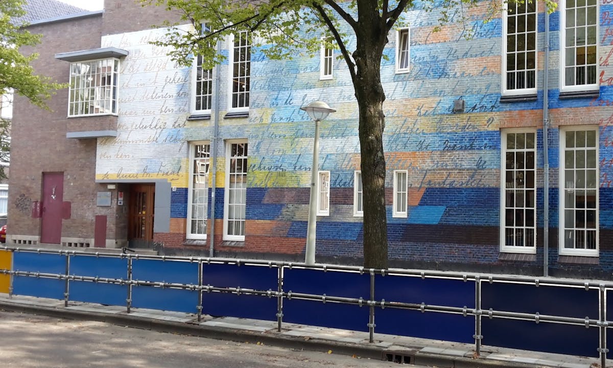 Anne frank tour Anne Frank School 2.jpg