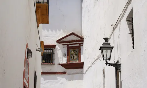 Santa Cruz area in Seville.jpg