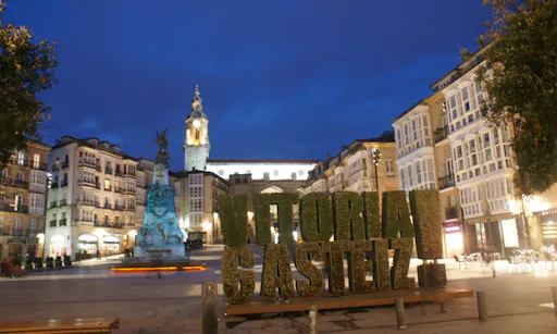 Vitoria de leyenda: visita guiada nocturna-2