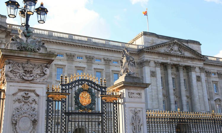 Buckingham Palace tickets with royal walking tour