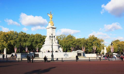 Buckingham Palace tickets with royal walking tour-2