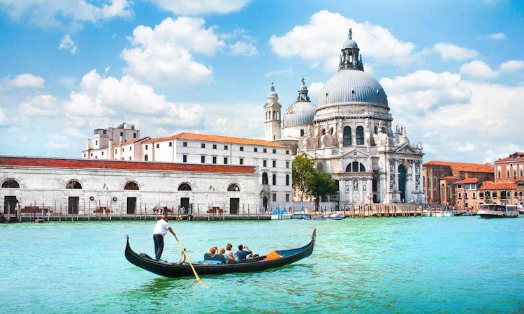 30-Minute private gondola ride in Venice-1
