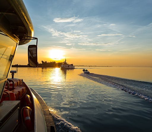 sunset ship Venice_Fotolia.jpg