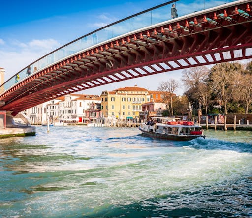 vaporetto canal grande venezia italia_Fotolia_cut.jpg