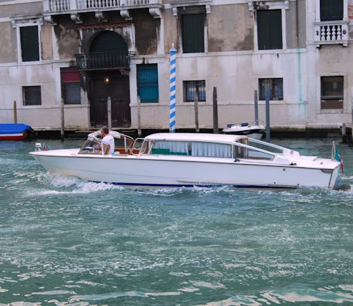 shuttle transfer Venice.jpeg