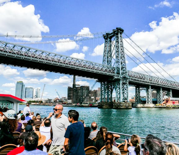 New York City landmarks sightseeing cruise with tour guide
