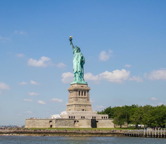 New York City landmarks sightseeing cruise with tour guide