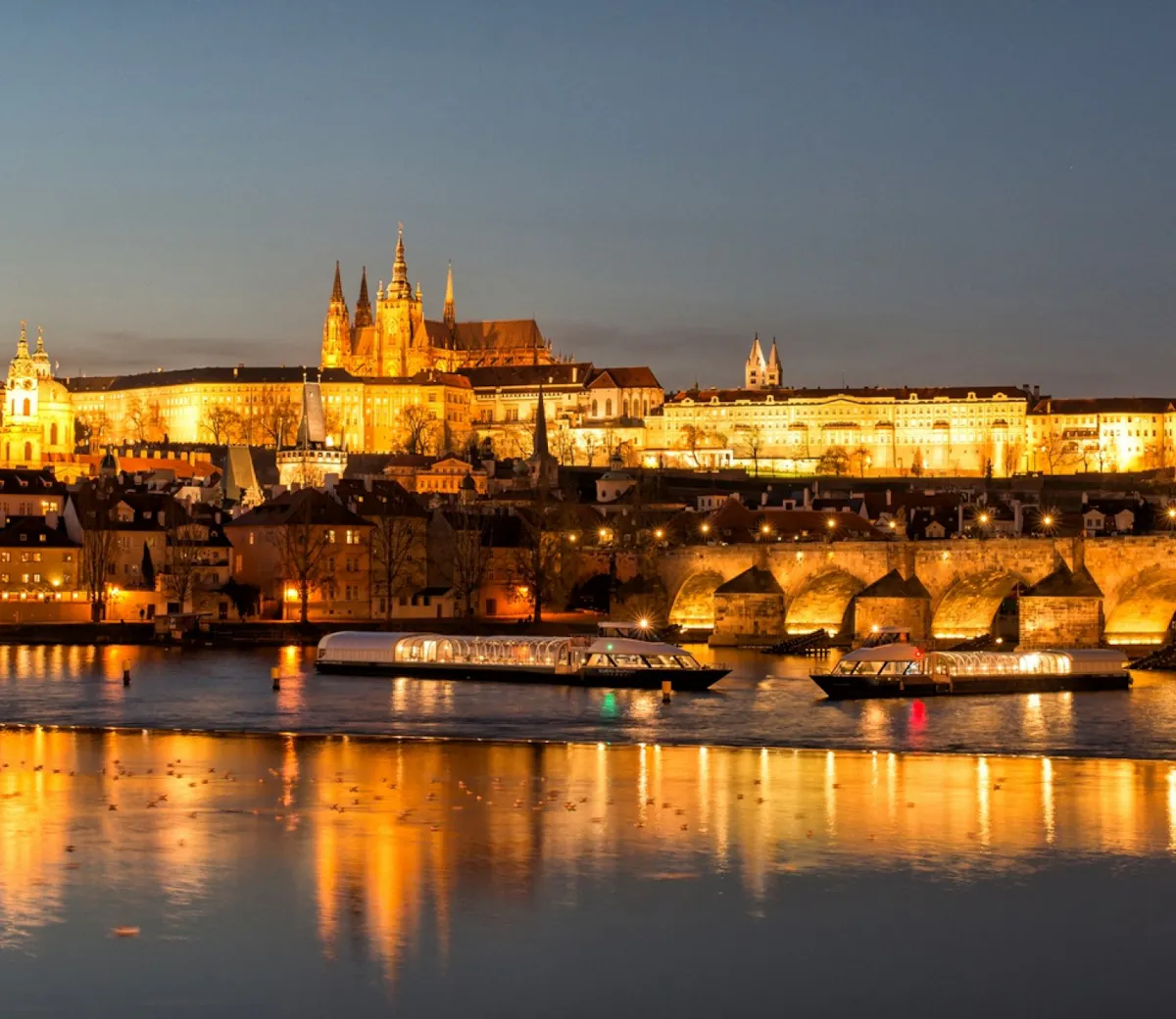 Prague dinner cruise with music-2
