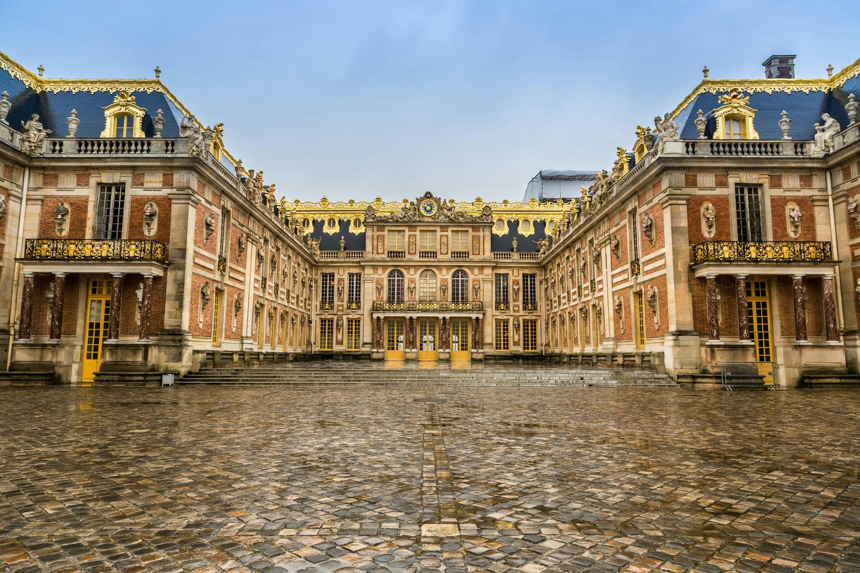 entrance versailles palace paris.jpg