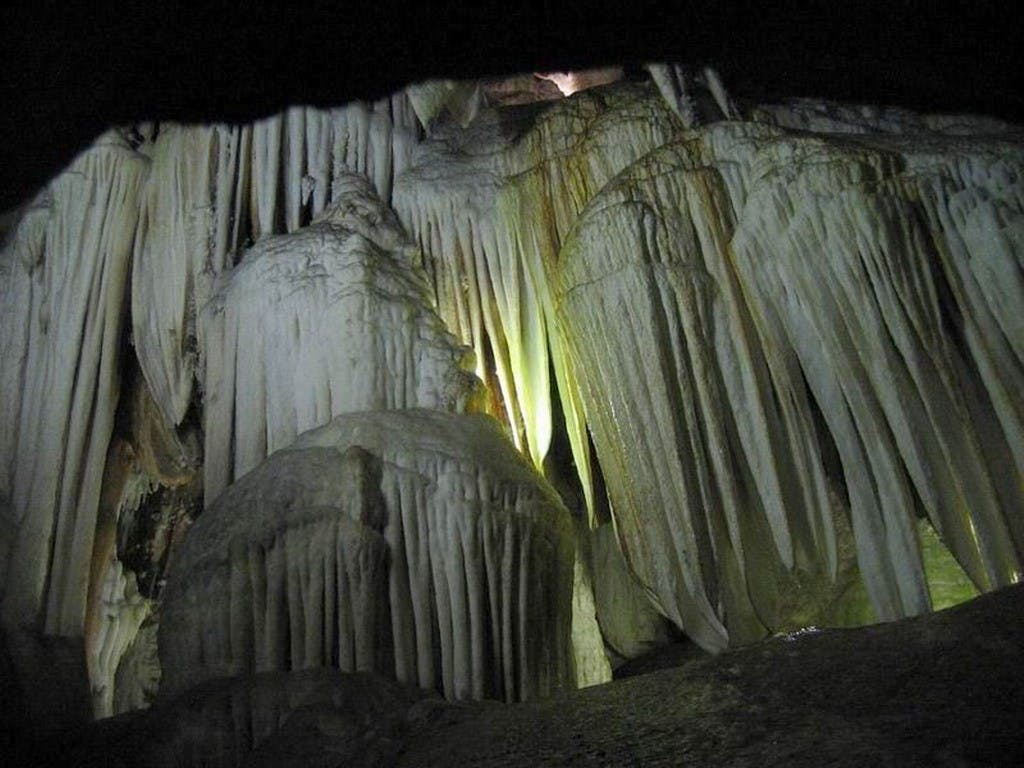 Cave of wonders Aracena Spain 2.jpg