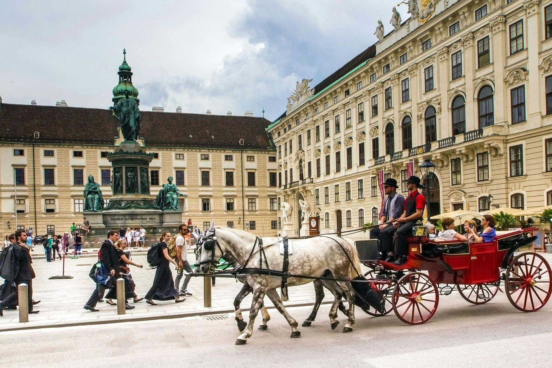 Vienna Hofburg with horse carriage.jpg