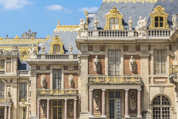 roofs palace of versailles.jpg