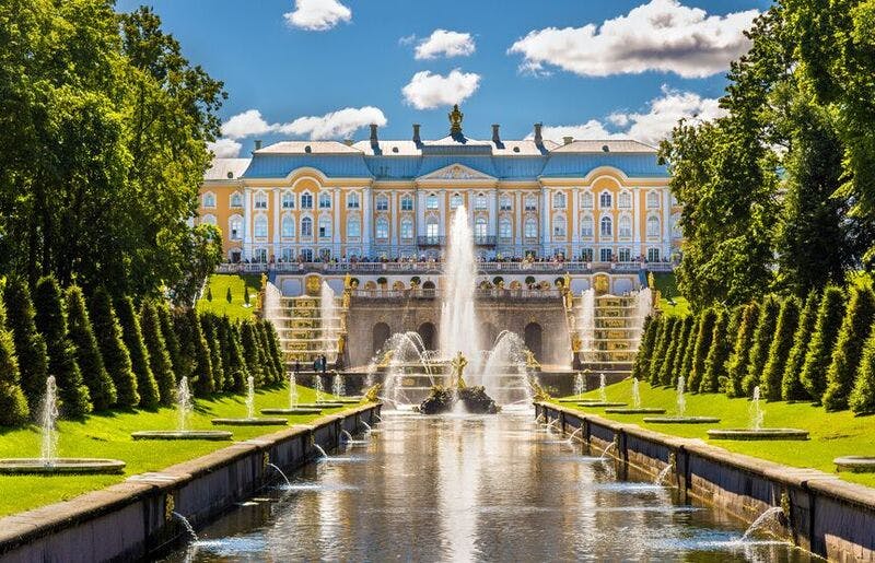 Tour of imperial recidences Catherine Palace and Peterhof Gardens-3