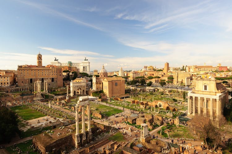 Semi-private Colosseum tour with access to the Arena Floor, Roman Forum and Palatine Hill