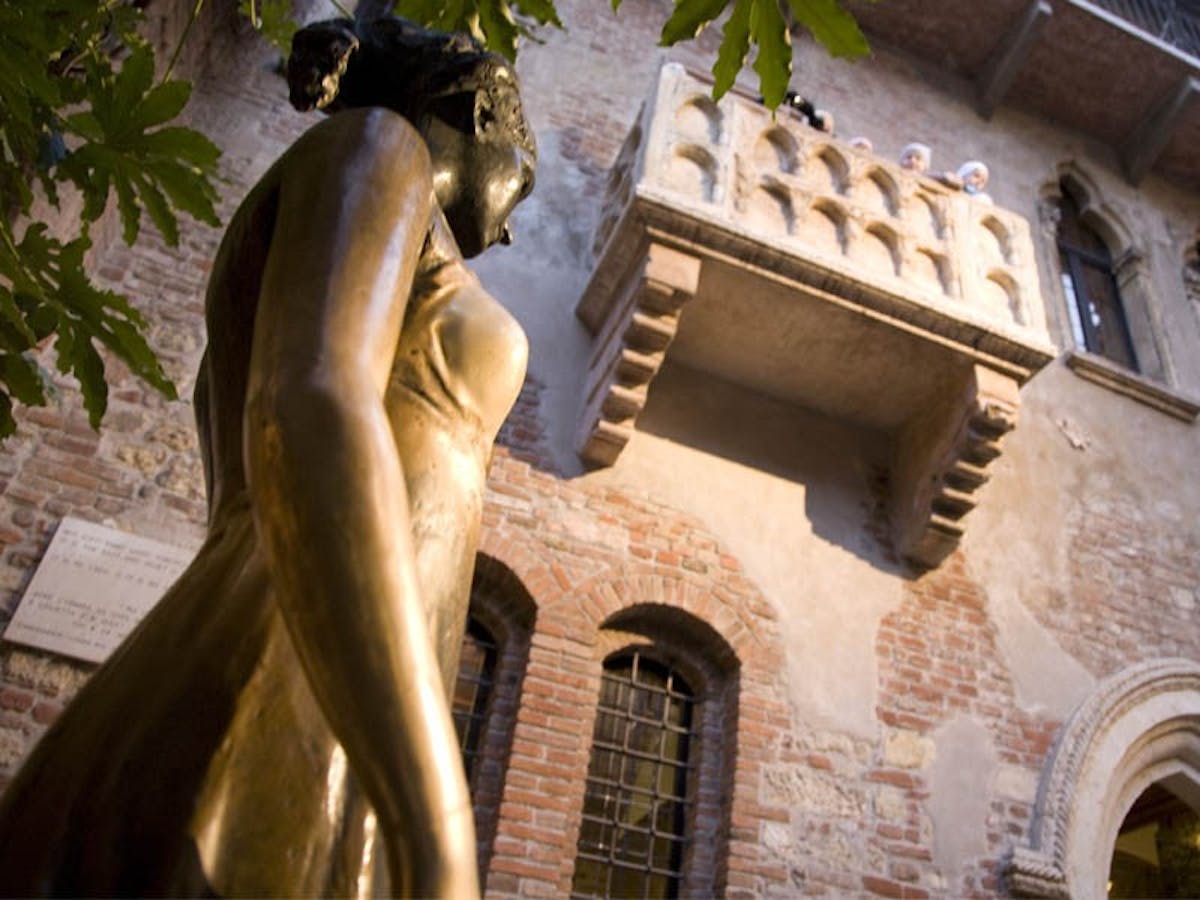 Romeo and Juliet walking tour in Verona-0