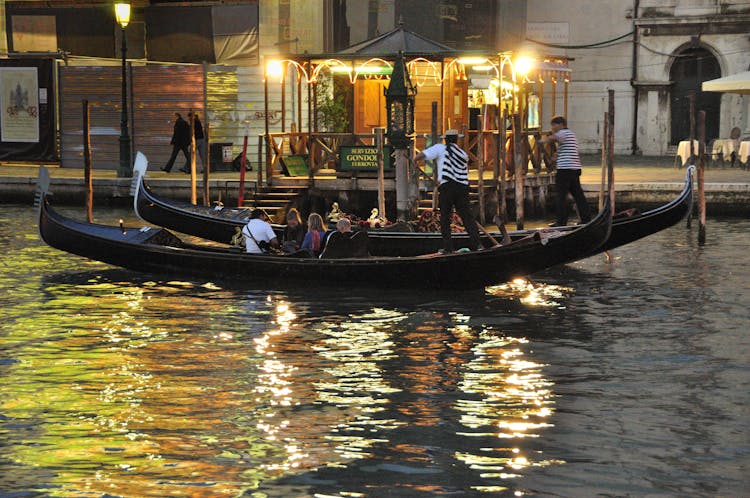 Venice: 30-minute private gondola ride by night-0