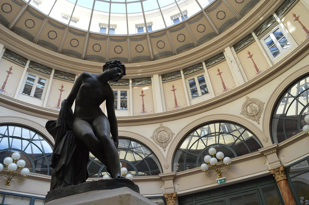 Private walking tour of covered passages-0