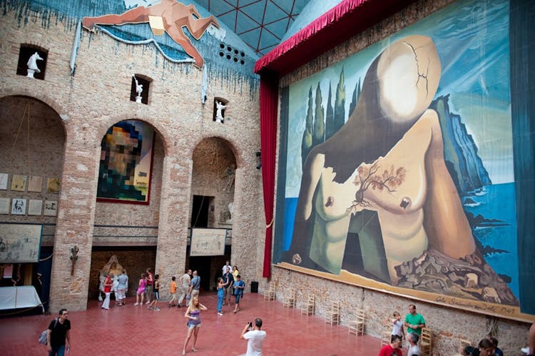 Girona and Figueres tour from Barcelona with guided visit of Dalí Museum for small groups-0