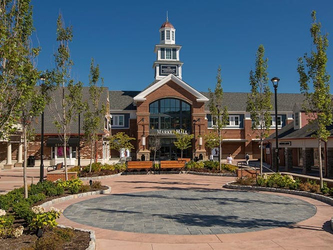 Woodbury Common Premium Outlets shopping from Manhattan
