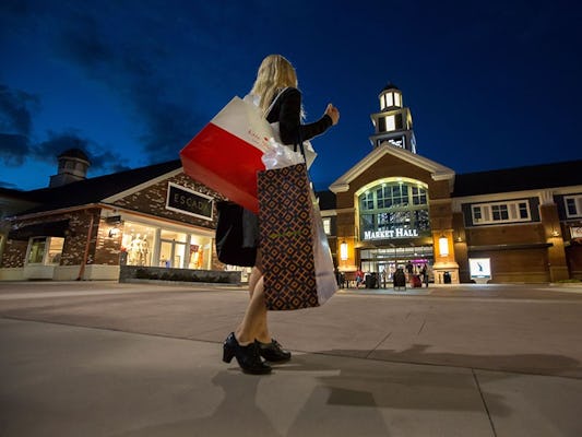 Woodbury Common Premium Outlet Shopping 2023 - New York City