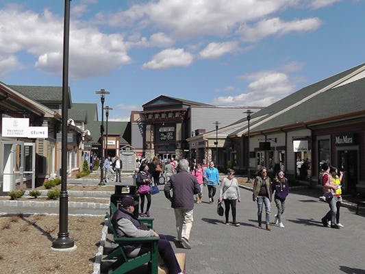 Woodbury Common Premium Outlet Shopping 2023 - New York City