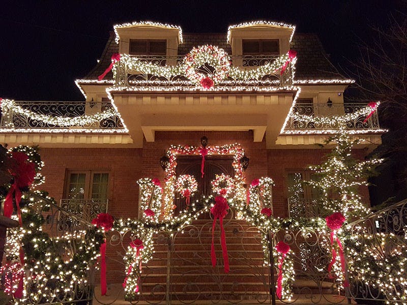Dyker-Heights-Xmas-1-800X600.jpg