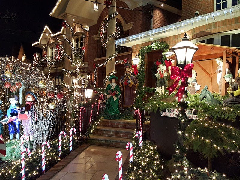 Dyker-Heights-Xmas-4-800X600.jpg