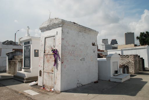voodoo cemetary tour tomb.JPG