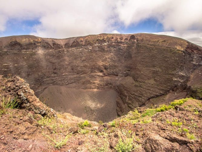 Vesuvius crater CW.jpg