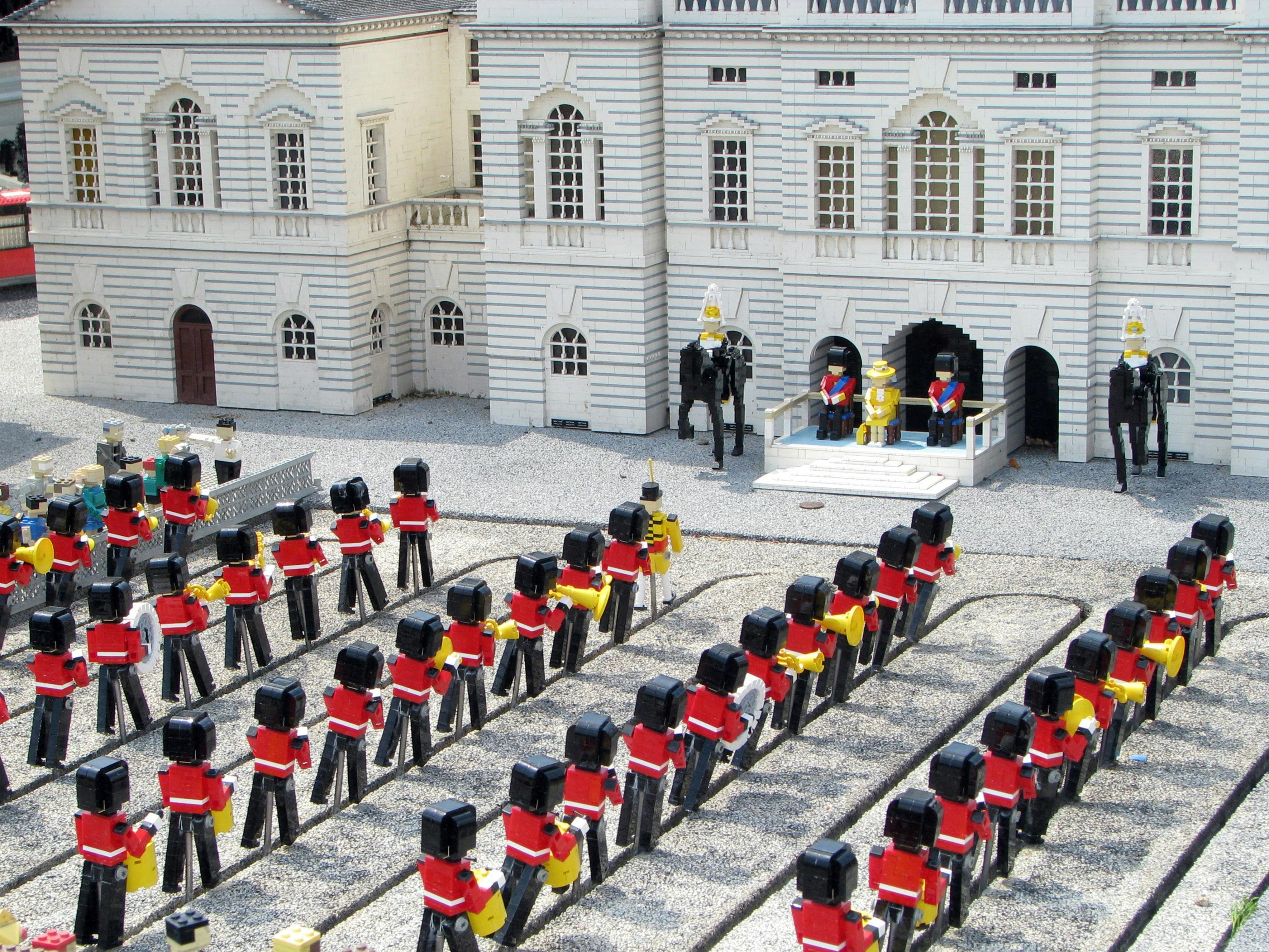 Legoland Windsor entrance - Buckingham Palace - Golden Tours.jpg