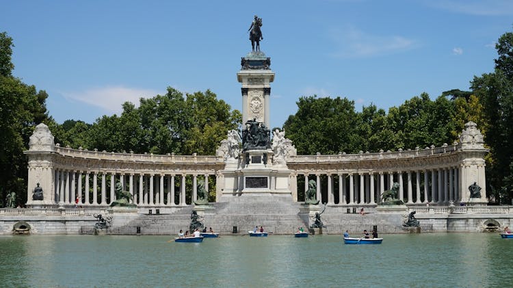 Madrid Royal Palace and the Retiro Park guided tour-1