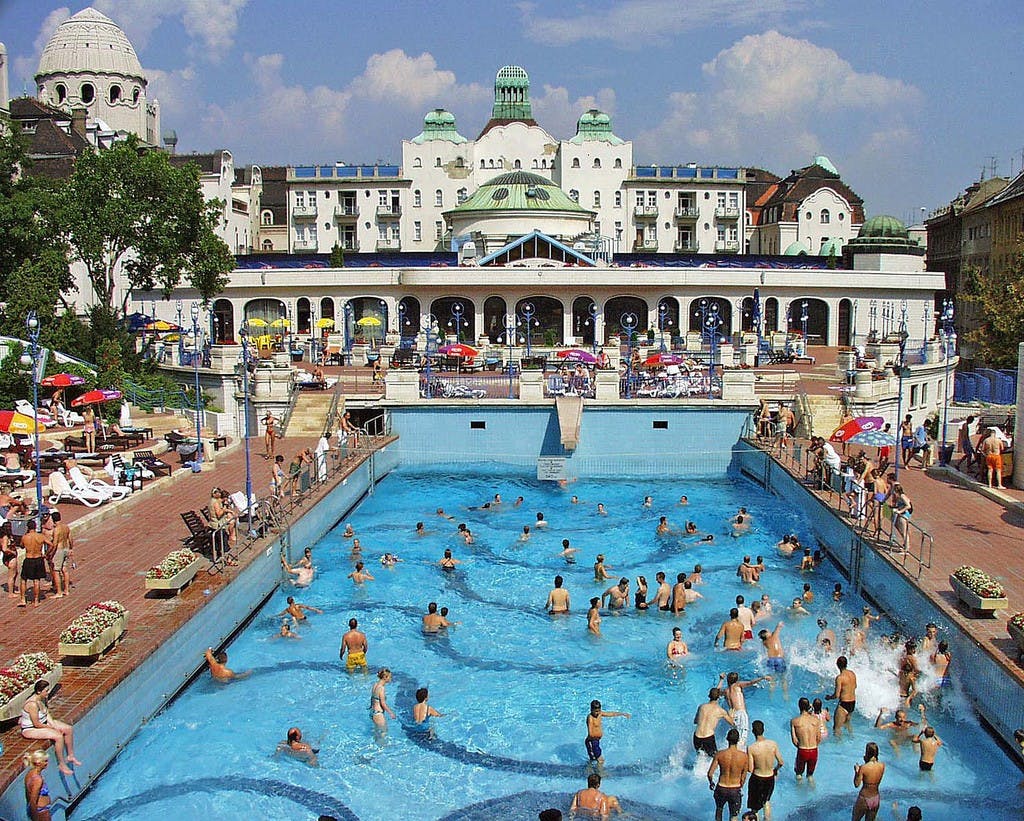 Budapest Gellert spa outdoor pool.jpg