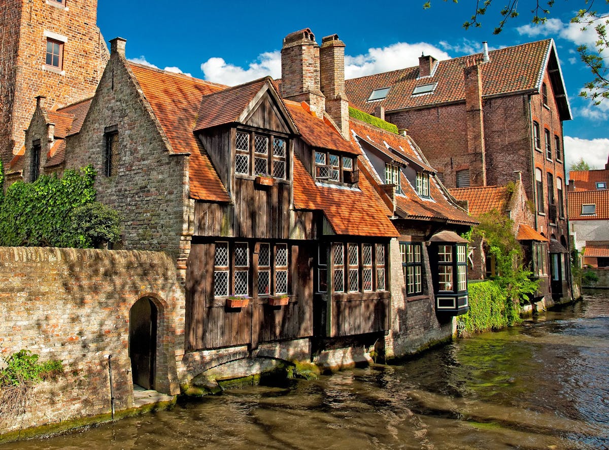 Lindbergh bruges excursion house by canal.jpg