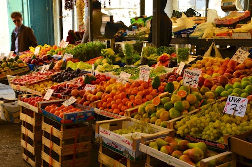 fruit-market-238410_1920.jpg