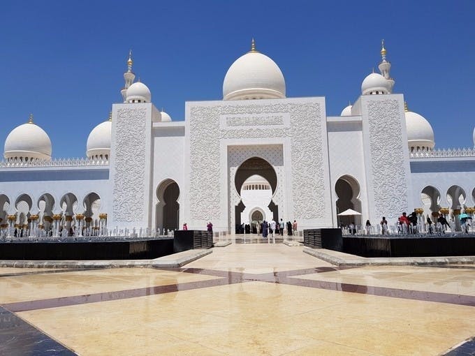 Abu Dhabi Sheikh Zayed Grand Mosque front