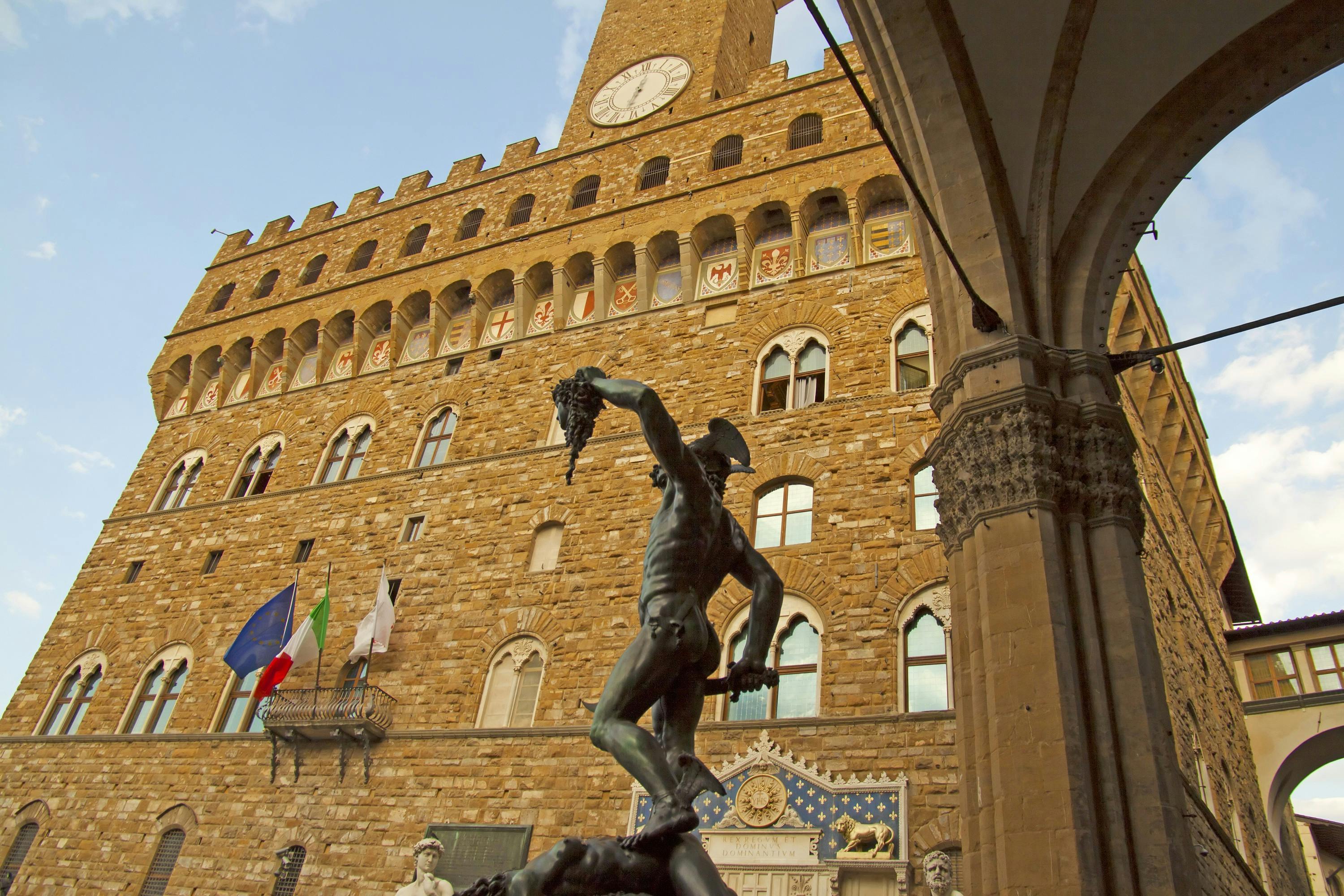 Perseo and Palazzo Vecchio_Florence_Fotolia.jpg