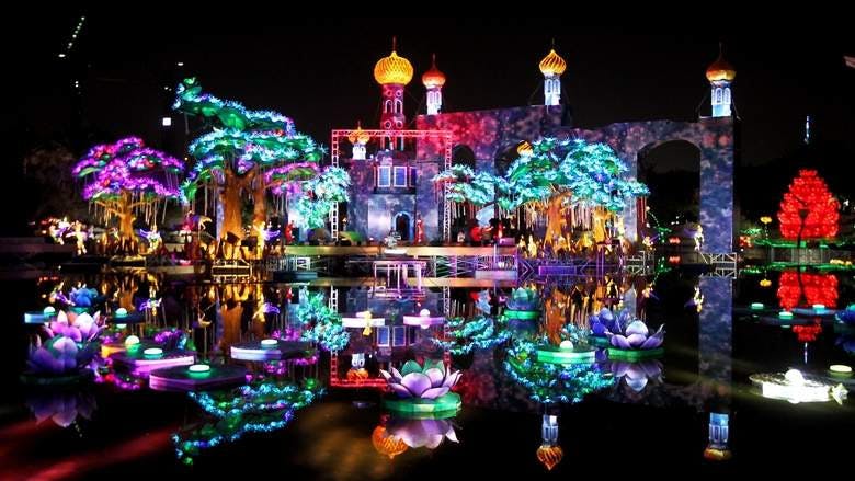 Dubai Garden Glow lights.jpg