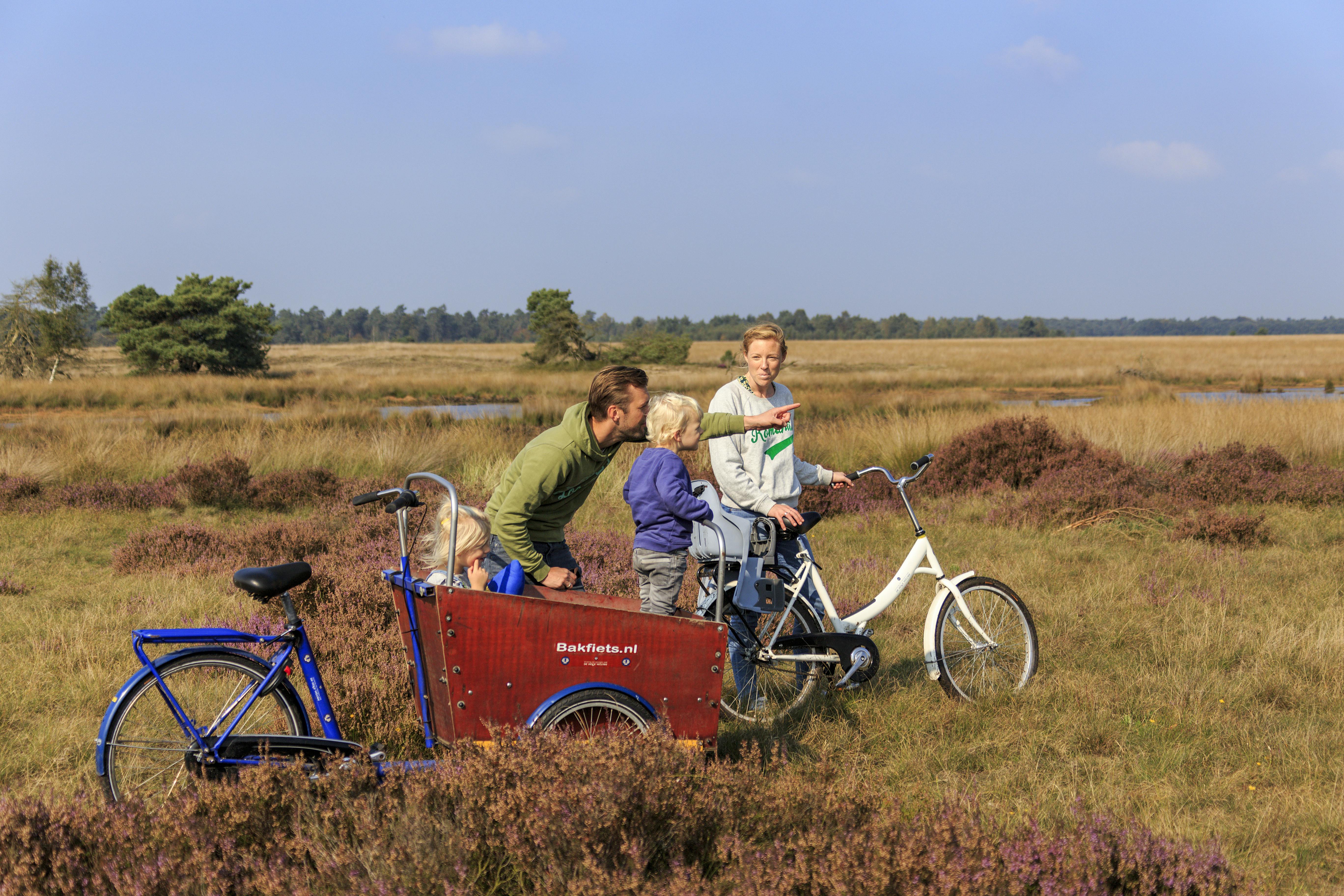 Hoge Veluwe family with bikes.jpg