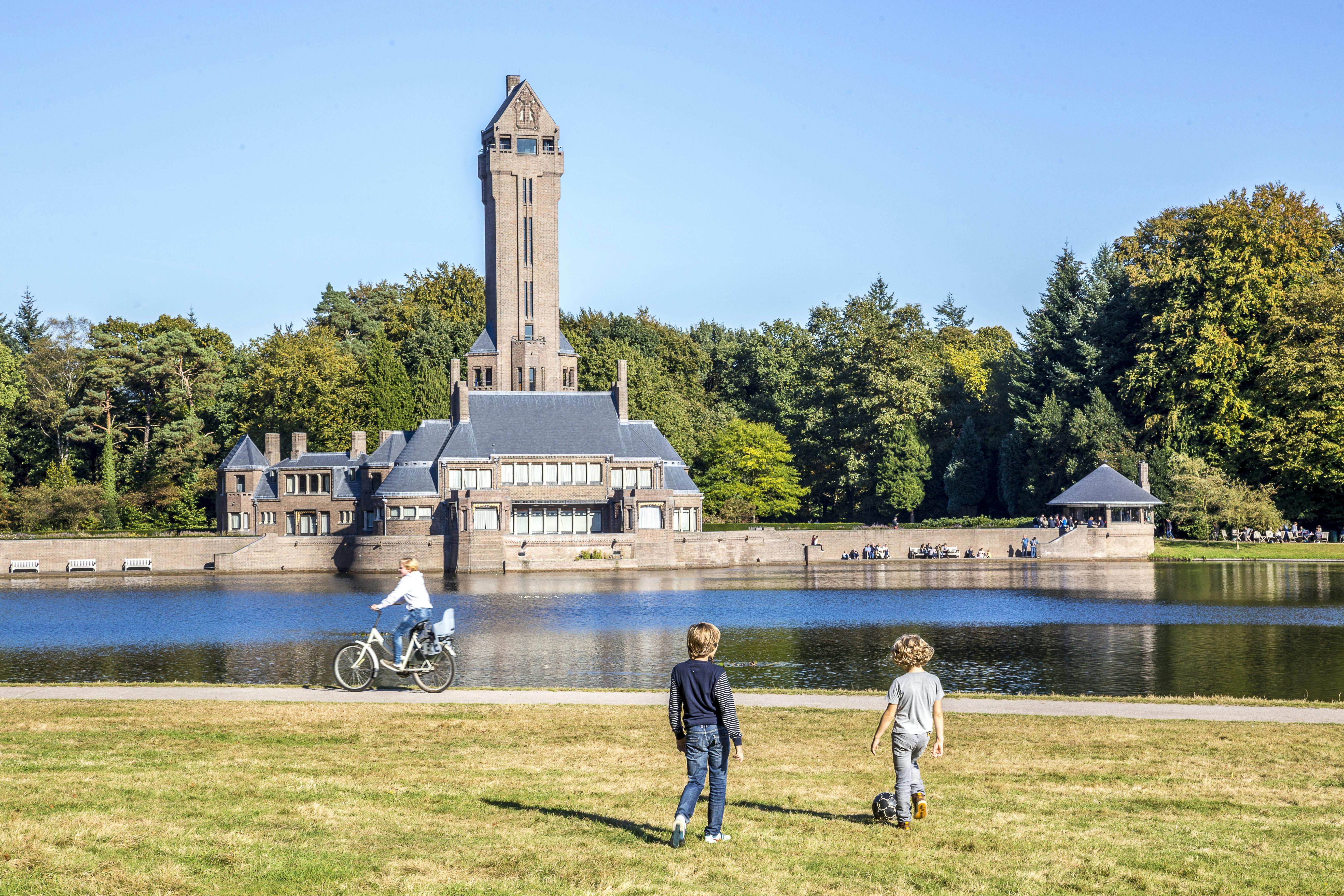 Kroller muller museum kids playing outside.jpg