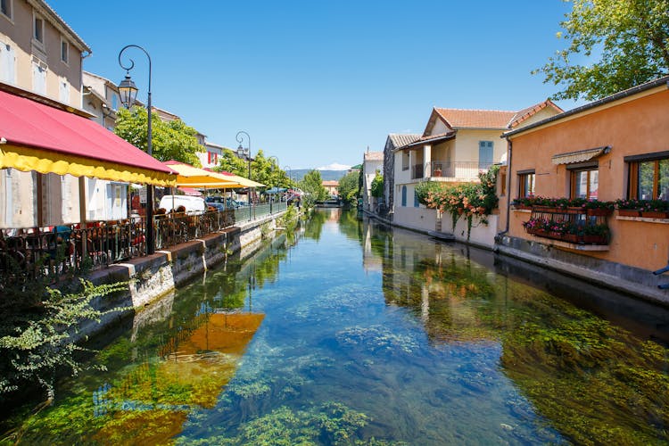 L'Isle-Sur-La-Sorgue, small typical town in Provence.jpg