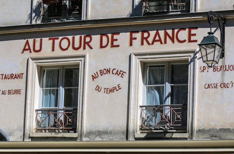 Food and wine tour of Paris with wine-tasting and lunch