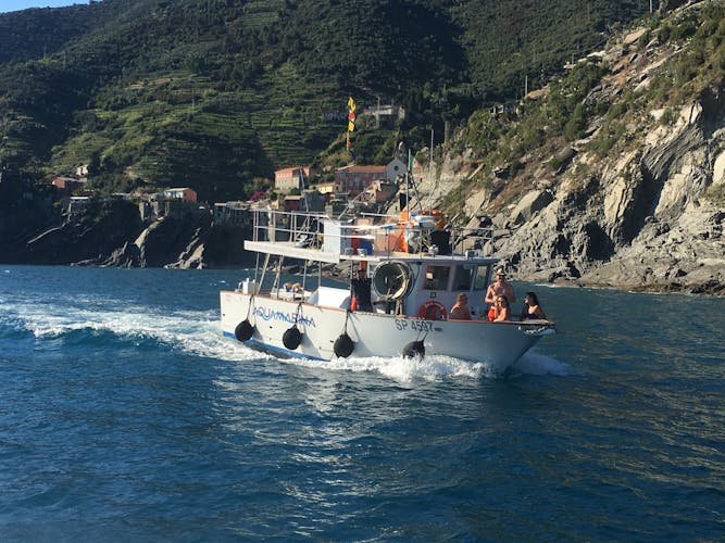 Cinque Terre sunset boat tour with aperitivo
