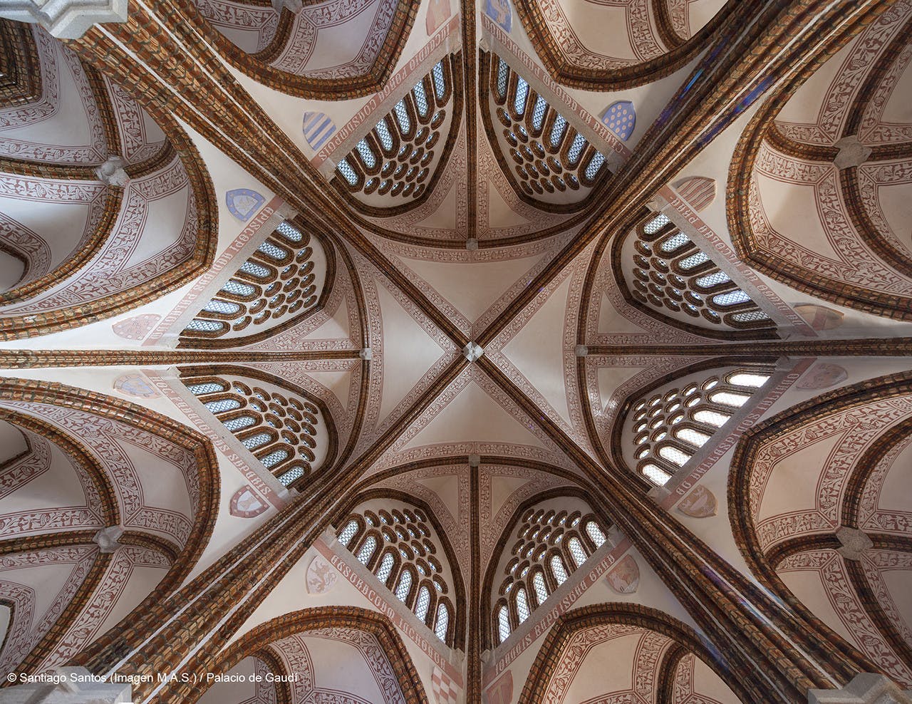 Palacio de Gaudi 1.jpg