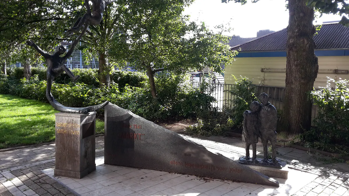 Anne frank Kids monument.jpg