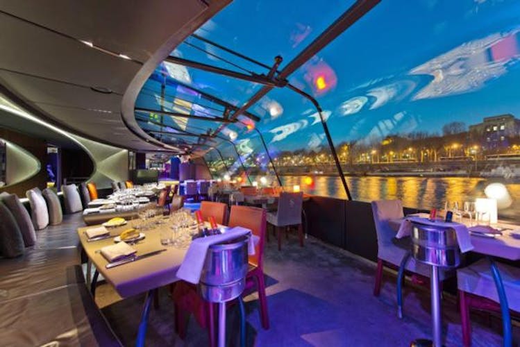 Dinner cruise on the river Seine