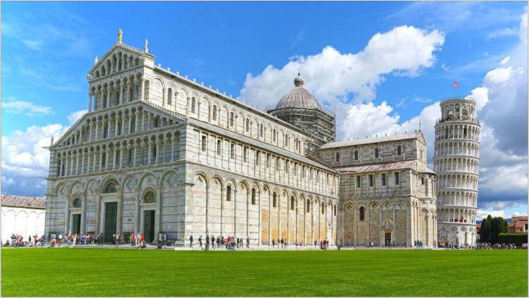 Pisa guided tour with Leaning Tower and entrance to the Cathedral