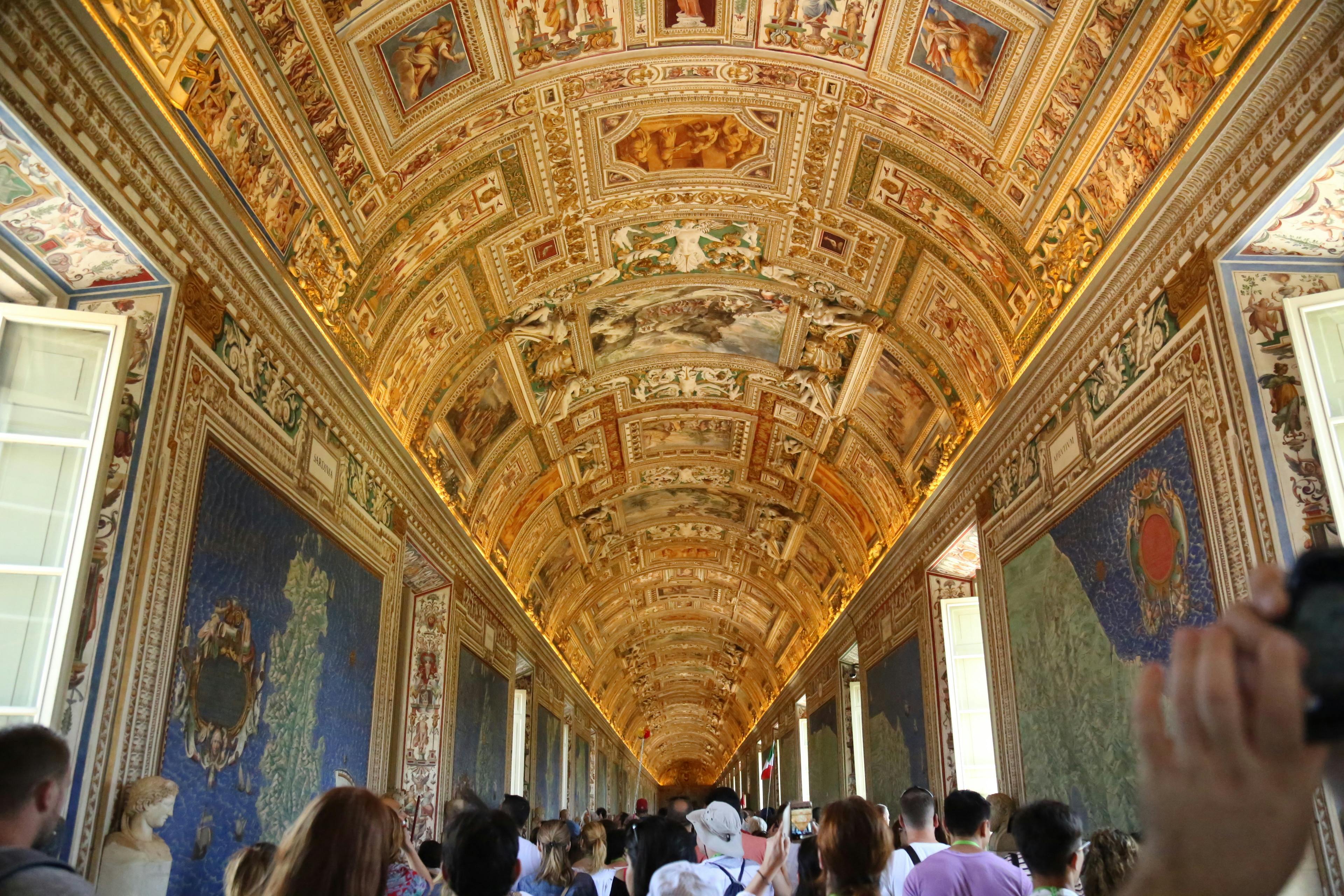 Vatican Museums fotolia.jpg