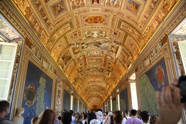 Vatican Museums fotolia.jpg
