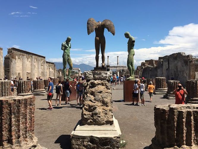 Daily tour to Pompeii with transportation