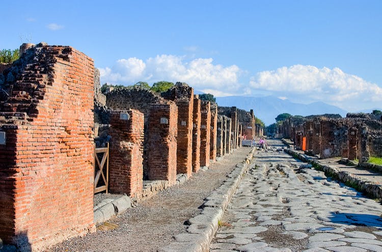 Pompeii and Mount Vesuvius tour with transportation